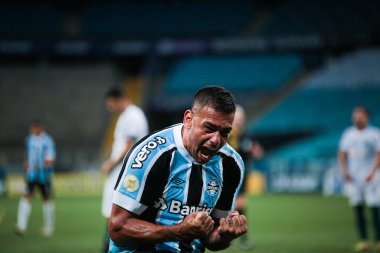 Brezilya Futbol Şampiyonası: Gremio ve Fluminense. 9 Kasım 2021, Porto Alegre, Brezilya: John Kennedy, fluminense takımından, Gremio ve Fluminense arasındaki futbol maçı sırasında, Brezilya Futbol Şampiyonası 'nın 31. turu için geçerlidir.