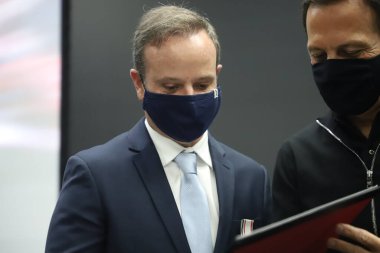 Sao Paulo hükümeti Rubens Barrichello ve Viviane Senna 'yı Sportif Değerler Madalyası ile onurlandırdı. 10 Kasım 2021, Sao Paulo, Brezilya Sao Paulo Valisi Joao Doria ve Sao Paulo Eyaleti Spor Bakanı Aildo Rodrigues