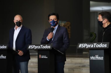 Sao Paulo hükümetinin aşı ve F-1 Grand Prix konulu basın toplantısı. 10 Kasım 2021, Sao Paulo, Brezilya: Sao Paulo valisi, Joao Doria ve şehrin belediye başkanı Ricardo Nunes, Palacio dos 'da düzenledikleri basın toplantısında
