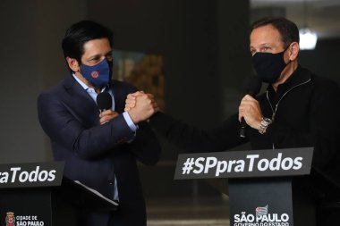 Sao Paulo hükümetinin aşı ve F-1 Grand Prix konulu basın toplantısı. 10 Kasım 2021, Sao Paulo, Brezilya: Sao Paulo valisi, Joao Doria ve şehrin belediye başkanı Ricardo Nunes, Palacio dos 'da düzenledikleri basın toplantısında