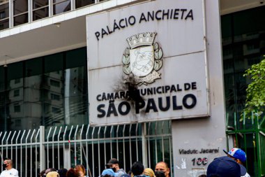 Sao Paulo şehir meclisi önünde iskan eylemi. 11 Kasım 2021, Sao Paulo, Brezilya: Konutlarla bağlantılı çeşitli gruplardan göstericiler Sao Paulo Şehir Meclisi önünde gösteri yaptılar