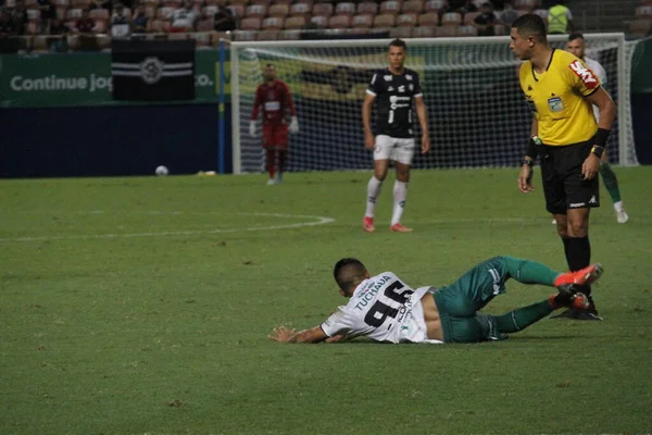 Yeşil Kupa Çeyrek finali: Manaus ve Remo: 12 Kasım 2021, Manaus, Amazonas, Brezilya: Manaus ve Remo arasında 12 Kasım Cuma günü Manaus 'taki Arena da Amazania stadyumunda oynanan Green Cup Soccer çeyrek finalleri için oynanan futbol maçı).