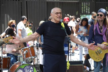 (Brezilyalı meclis üyesi Eduardo Suplicy Paulista Bulvarı 'nda görüldü. 14 Kasım 2021, Sao Paulo, Brezilya: Meclis üyesi Eduardo Suplicy, Sao Paulo şehir merkezindeki Paulista Bulvarı 'nda 14 Kasım Pazar günü çok sıcak bir şekilde görüldü.. 