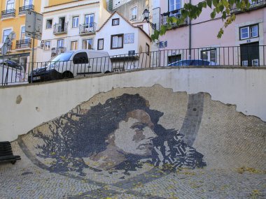 Lizbon 'daki en eski ev. 15 Kasım 2021, Lizbon, Portekiz: 15 Kasım Pazartesi günü Portekiz 'in Lizbon kentindeki en eski evin görüntüsü. 500 yılı aşkın bir süre sonra, ev 1755 'teki depreme dayandı.