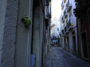 16 Kasım 2021, Lizbon, Portekiz: 16 Kasım Salı günü Lizbon 'un merkezindeki Sao Vicente ilçesinde yer alan Salvador Caddesi manzarası).