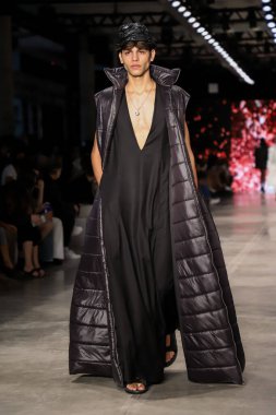 SPFW N52: Sankofa Geçidi: Meninos Rei projesi SS 22 koleksiyonu. 18 Kasım 2021, Sao Paulo, Brezilya: SPFW N52: Sankofa Geçidi: Meninos Rei projesi SS 22 koleksiyonu SPFW N52 'nin üçüncü gününde (Sao Paulo Moda Haftası)