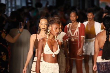 SPFW N52: Sankofa Geçidi: Meninos Rei projesi SS 22 koleksiyonu. 18 Kasım 2021, Sao Paulo, Brezilya: SPFW N52: Sankofa Geçidi: Meninos Rei projesi SS 22 koleksiyonu SPFW N52 'nin üçüncü gününde (Sao Paulo Moda Haftası)