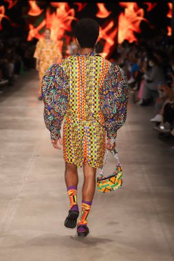 SPFW N52: Sankofa Geçidi: Meninos Rei projesi SS 22 koleksiyonu. 18 Kasım 2021, Sao Paulo, Brezilya: SPFW N52: Sankofa Geçidi: Meninos Rei projesi SS 22 koleksiyonu SPFW N52 'nin üçüncü gününde (Sao Paulo Moda Haftası)
