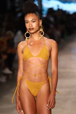 SPFW N52: Sankofa Geçidi: Meninos Rei projesi SS 22 koleksiyonu. 18 Kasım 2021, Sao Paulo, Brezilya: SPFW N52: Sankofa Geçidi: Meninos Rei projesi SS 22 koleksiyonu SPFW N52 'nin üçüncü gününde (Sao Paulo Moda Haftası)