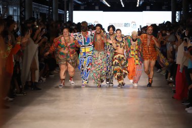 SPFW N52: Sankofa Geçidi: Meninos Rei projesi SS 22 koleksiyonu. 18 Kasım 2021, Sao Paulo, Brezilya: SPFW N52: Sankofa Geçidi: Meninos Rei projesi SS 22 koleksiyonu SPFW N52 'nin üçüncü gününde (Sao Paulo Moda Haftası)