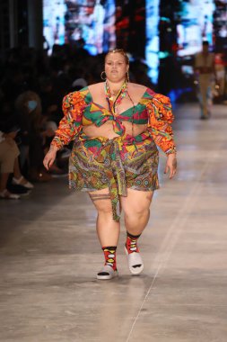 SPFW N52: Sankofa Geçidi: Meninos Rei projesi SS 22 koleksiyonu. 18 Kasım 2021, Sao Paulo, Brezilya: SPFW N52: Sankofa Geçidi: Meninos Rei projesi SS 22 koleksiyonu SPFW N52 'nin üçüncü gününde (Sao Paulo Moda Haftası)