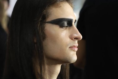 18 Kasım 2021, Sao Paulo, Brezilya: Brezilya Kültür Pavyonu 'nda düzenlenen SPFW N52' nin (Sao Paulo Moda Haftası) üçüncü gününde stilist Walerio Araujo SS 22 koleksiyonu