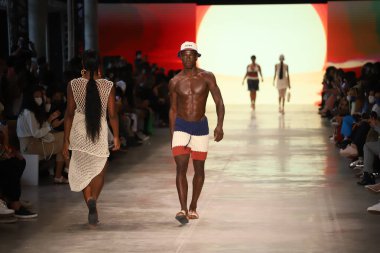 SPFW N52: Sankofa Geçidi: Meninos Rei projesi SS 22 koleksiyonu. 18 Kasım 2021, Sao Paulo, Brezilya: SPFW N52: Sankofa Geçidi: Meninos Rei projesi SS 22 koleksiyonu SPFW N52 'nin üçüncü gününde (Sao Paulo Moda Haftası)