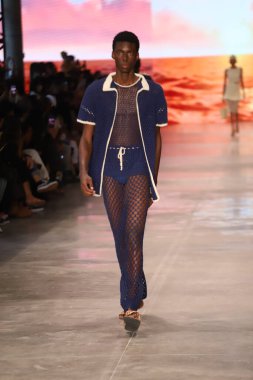 SPFW N52: Sankofa Geçidi: Meninos Rei projesi SS 22 koleksiyonu. 18 Kasım 2021, Sao Paulo, Brezilya: SPFW N52: Sankofa Geçidi: Meninos Rei projesi SS 22 koleksiyonu SPFW N52 'nin üçüncü gününde (Sao Paulo Moda Haftası)