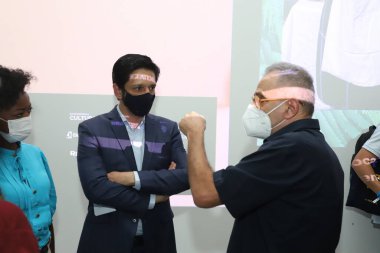 SPFW N52: Cria Costura Proje SS 22 Koleksiyonu. 17 Kasım 2021, Sao Paulo, Brezilya: SPFW 'nin (Sao Paulo Moda Haftası) ikinci gününde Cria Costura Projesi SS 22 koleksiyonu için hazırlıklar