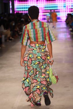 SPFW N52: Sankofa Geçidi: Meninos Rei projesi SS 22 koleksiyonu. 18 Kasım 2021, Sao Paulo, Brezilya: SPFW N52: Sankofa Geçidi: Meninos Rei projesi SS 22 koleksiyonu SPFW N52 'nin üçüncü gününde (Sao Paulo Moda Haftası)