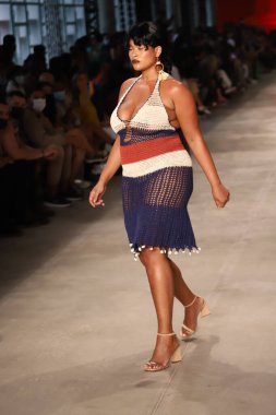 SPFW N52: Sankofa Geçidi: Meninos Rei projesi SS 22 koleksiyonu. 18 Kasım 2021, Sao Paulo, Brezilya: SPFW N52: Sankofa Geçidi: Meninos Rei projesi SS 22 koleksiyonu SPFW N52 'nin üçüncü gününde (Sao Paulo Moda Haftası)