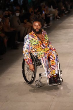 SPFW N52: Sankofa Geçidi: Meninos Rei projesi SS 22 koleksiyonu. 18 Kasım 2021, Sao Paulo, Brezilya: SPFW N52: Sankofa Geçidi: Meninos Rei projesi SS 22 koleksiyonu SPFW N52 'nin üçüncü gününde (Sao Paulo Moda Haftası)