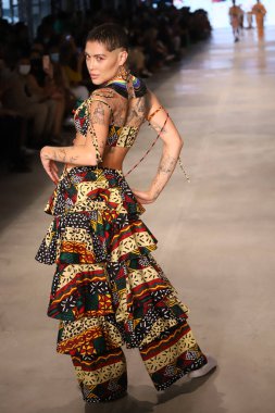 SPFW N52: Sankofa Geçidi: Meninos Rei projesi SS 22 koleksiyonu. 18 Kasım 2021, Sao Paulo, Brezilya: SPFW N52: Sankofa Geçidi: Meninos Rei projesi SS 22 koleksiyonu SPFW N52 'nin üçüncü gününde (Sao Paulo Moda Haftası)