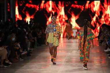SPFW N52: Sankofa Geçidi: Meninos Rei projesi SS 22 koleksiyonu. 18 Kasım 2021, Sao Paulo, Brezilya: SPFW N52: Sankofa Geçidi: Meninos Rei projesi SS 22 koleksiyonu SPFW N52 'nin üçüncü gününde (Sao Paulo Moda Haftası)