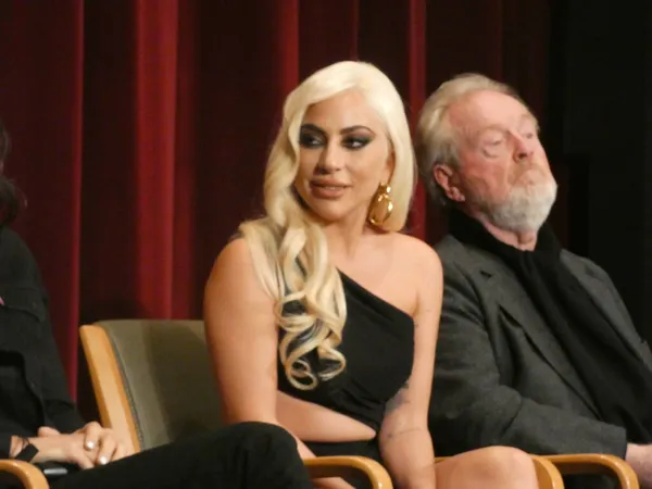 Lady Gaga Stuns Manhattan Στην Πρεμιέρα Του House Gucci Νοε — Φωτογραφία Αρχείου