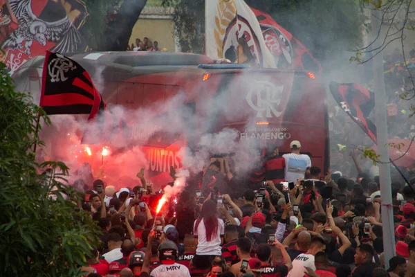 ตบอล แฟน Flamengo มาพร อมก บการเด นทางของท มไปย งรอบช งชนะเล — ภาพถ่ายสต็อก