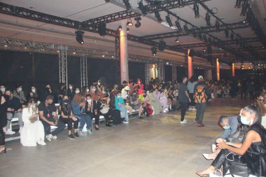 SPFW N52: Tasarımcı Rafaela Caniello SS 22 Koleksiyonu. 19 Kasım 2021, Sao Paulo, Brezilya: Stil sanatçısı Rafaela Caniello SS 22 Koleksiyonu, SPFW 'nin dördüncü günü (Sao Paulo Moda Haftası) N52