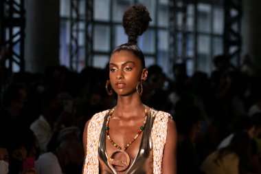 SPFW N52: Sankofa Projesinin geçit töreni, Mil Laboratuvarı SS 22 Koleksiyonu. 20 Kasım 2021, Sao Paulo, Brezilya: Sankofa Projesinin Geçidi, Mil Laboratuvarı SS 22 Koleksiyonu, Sao Paulo Moda Haftası N52, Sao Paulo Kültür Merkezi,