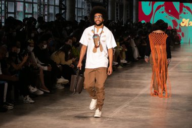 SPFW N52: Sankofa Projesinin geçit töreni, Mil Laboratuvarı SS 22 Koleksiyonu. 20 Kasım 2021, Sao Paulo, Brezilya: Sankofa Projesinin Geçidi, Mil Laboratuvarı SS 22 Koleksiyonu, Sao Paulo Moda Haftası N52, Sao Paulo Kültür Merkezi,
