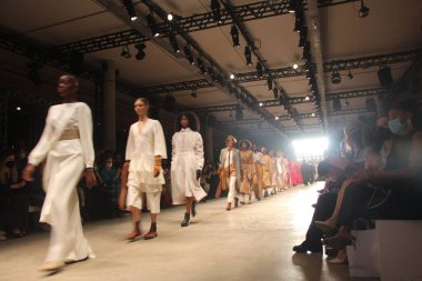 SPFW N52: Tasarımcı Rafaela Caniello SS 22 Koleksiyonu. 19 Kasım 2021, Sao Paulo, Brezilya: Stil sanatçısı Rafaela Caniello SS 22 Koleksiyonu, SPFW 'nin dördüncü günü (Sao Paulo Moda Haftası) N52