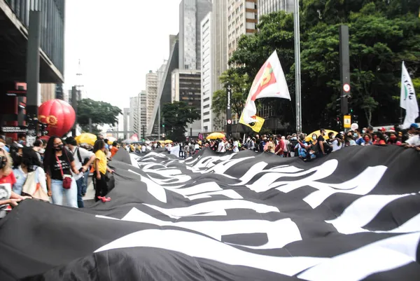 第18届黑人意识大游行在圣保罗举行 2021年11月20日 巴西圣保罗 示威者参加星期六在圣保罗Paulista大道至Consolacao罗斯福广场举行的第18届黑人意识游行 — 图库照片