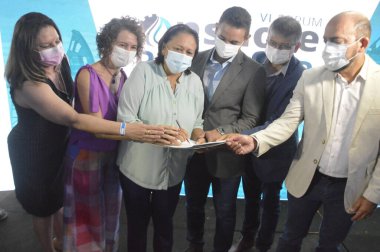 Mossoro şehri Rio Grande do Norte 'deki kıyı forumunun başkenti oldu. 25 Kasım 2021, Mossoro, Rio Grande do Norte, Brezilya: Rio Grande do Norte valisi, Fatima Bezerra, diğer yetkililer arasında, 