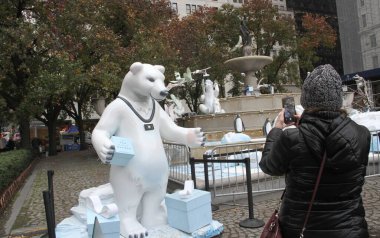 Beşinci Sezon 2021. Sezon. 26 Kasım 2021, New York, ABD: Beşinci Sezon 2021, Beşinci Cadde 'deki hayvan heykelleri sergisi halkın ilgisini çekti. 