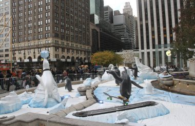 Beşinci Sezon 2021. Sezon. 26 Kasım 2021, New York, ABD: Beşinci Sezon 2021, Beşinci Cadde 'deki hayvan heykelleri sergisi halkın ilgisini çekti. 