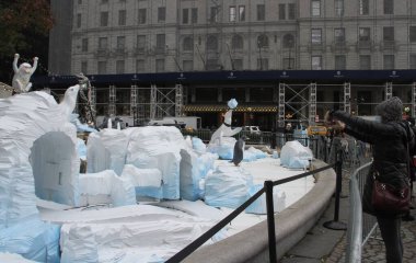 Beşinci Sezon 2021. Sezon. 26 Kasım 2021, New York, ABD: Beşinci Sezon 2021, Beşinci Cadde 'deki hayvan heykelleri sergisi halkın ilgisini çekti. 