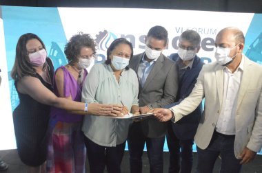 Mossoro şehri Rio Grande do Norte 'deki kıyı forumunun başkenti oldu. 25 Kasım 2021, Mossoro, Rio Grande do Norte, Brezilya: Rio Grande do Norte valisi, Fatima Bezerra, diğer yetkililer arasında, 