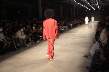 SPFW N52: Apartamento 03 SS 22 Koleksiyonu Geçidi. 20 Kasım 2021, Sao Paulo, Brezilya: Apartamento 03 SS 22 Koleksiyonu, SPFW (Sao Paulo Moda Haftası) N52, Sao Paulo Kültür Merkezi, 20 Cumartesi günü).