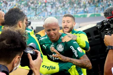 Conmebol Libertadores Finali: Palmeiras ve Flamengo: 27 Kasım 2021, Montevideo, Uruguay. Palmeiras oyuncuları, Centenario Stadyumu 'nda oynanan bir futbol maçında Flamengo' ya karşı 2-1 'lik galibiyetten sonra Conmebol Libertadores' in üç şampiyonluğunu kutladılar.