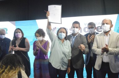 Mossoro şehri Rio Grande do Norte 'deki kıyı forumunun başkenti oldu. 25 Kasım 2021, Mossoro, Rio Grande do Norte, Brezilya: Rio Grande do Norte valisi, Fatima Bezerra, diğer yetkililer arasında, 