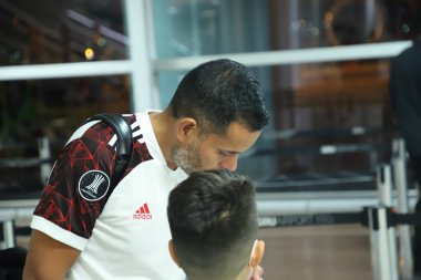 27 Kasım, Montevideo, Uruguay: Conmebol Libertadores Finali 'ni sahneleyecek olan Montevideo, Uruguay' daki Centenario stadyumunun girişinde Flamengo taraftarlarının hareketi