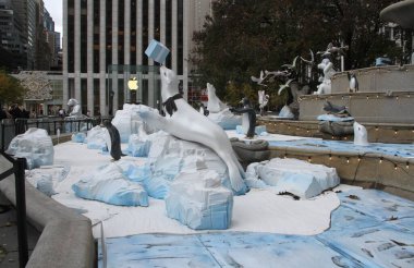 Beşinci Sezon 2021. Sezon. 26 Kasım 2021, New York, ABD: Beşinci Sezon 2021, Beşinci Cadde 'deki hayvan heykelleri sergisi halkın ilgisini çekti. 