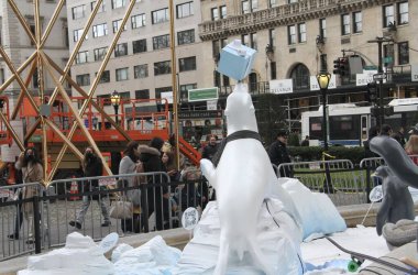 Beşinci Sezon 2021. Sezon. 26 Kasım 2021, New York, ABD: Beşinci Sezon 2021, Beşinci Cadde 'deki hayvan heykelleri sergisi halkın ilgisini çekti. 