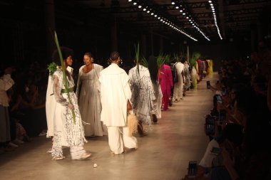 SPFW N52: Apartamento 03 SS 22 Koleksiyonu Geçidi. 20 Kasım 2021, Sao Paulo, Brezilya: Apartamento 03 SS 22 Koleksiyonu, SPFW (Sao Paulo Moda Haftası) N52, Sao Paulo Kültür Merkezi, 20 Cumartesi günü).