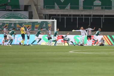 Brezilya Futbol Şampiyonası: Gremio ve Flamengo. 23 Kasım 2021, Porto Alegre, Brezilya: Rene, Flamengo 'dan, Porto Alegre' deki Arena do Gremio 'da düzenlenen Brezilya Futbol Şampiyonası' nın 2. turunun rötarlı maçı sırasında takım