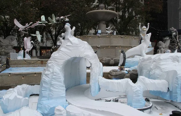 Beşinci Sezon 2021. Sezon. 26 Kasım 2021, New York, ABD: Beşinci Sezon 2021, Beşinci Cadde 'deki hayvan heykelleri sergisi halkın ilgisini çekti. 