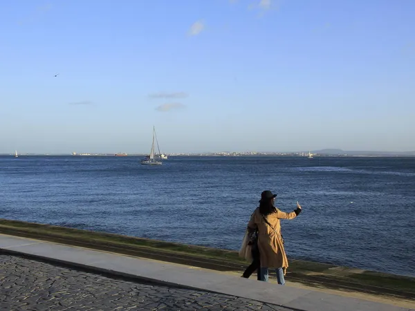 Έντονη Κίνηση Των Ανθρώπων Τουριστικά Σημεία Στην Πόλη Της Λισαβόνας — Φωτογραφία Αρχείου