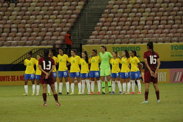 国际女子足球锦标赛 巴西和委内瑞拉 2021年11月28日 巴西亚马孙州马瑙斯 巴西和委内瑞拉之间的足球比赛在2021年国际女子足球锦标赛期间在亚马孙体育场举行 — 图库照片