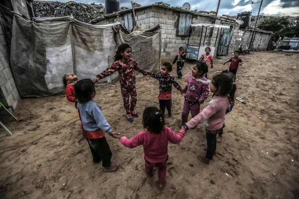 팔레스타인 아이들은 남부의 동네에서 있습니다 2021 가자지구 팔레스타인 팔레스타인 아이들은 — 스톡 사진