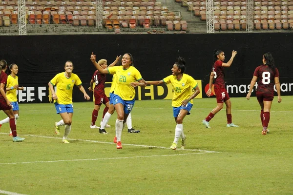 国际女子足球锦标赛 巴西和委内瑞拉 2021年11月28日 巴西亚马孙州马瑙斯 巴西和委内瑞拉之间的足球比赛在2021年国际女子足球锦标赛期间在亚马孙体育场举行 — 图库照片