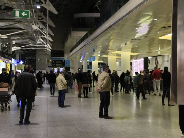 Przemieszczanie Pasażerów Międzynarodowym Lotnisku Humberto Delgado Lizbonie Listopada 2021 Lizbona — Zdjęcie stockowe